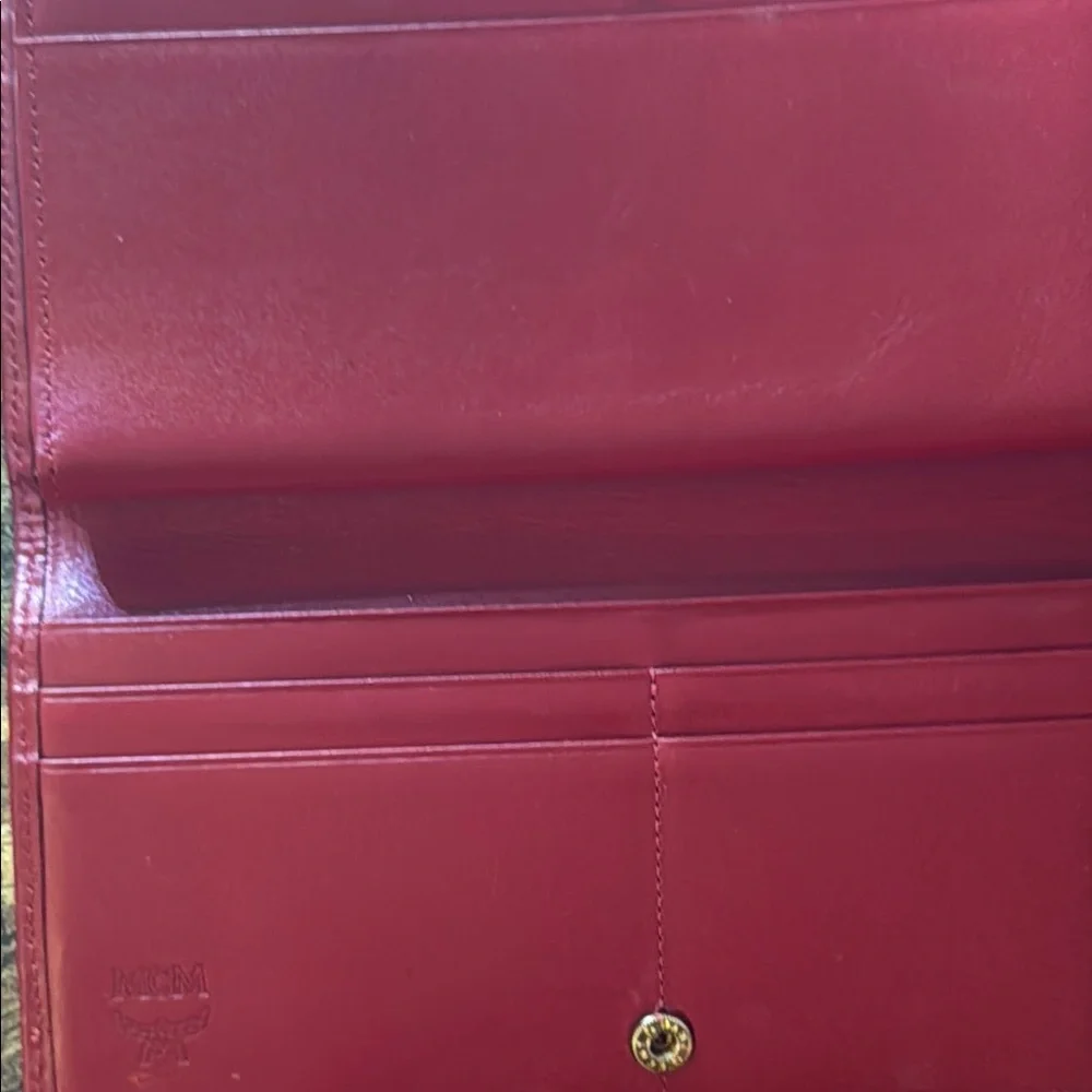 MCM Red Quilted Leather Wallet LIKE NEW NO CALLOUTS - Picture 5 of 15